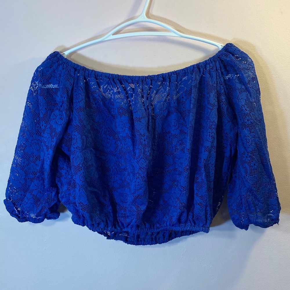 Lace/loose fit crop